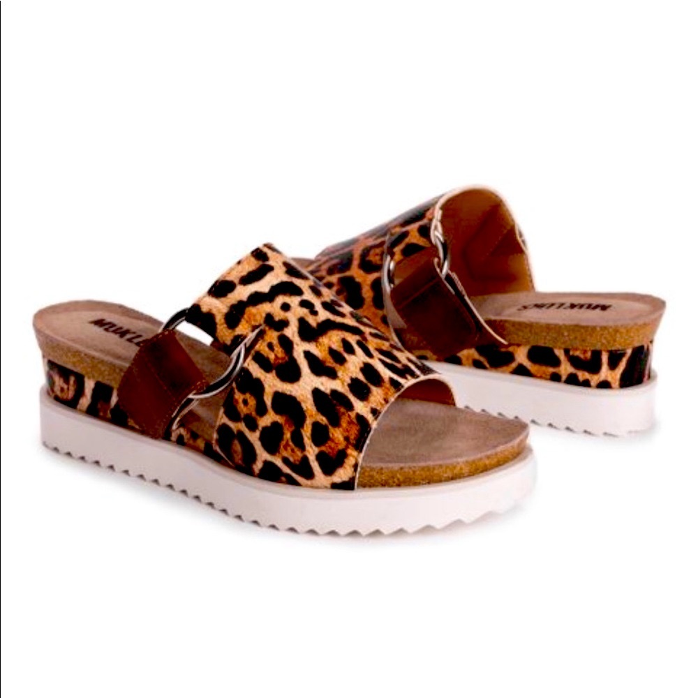 ON SALE Woman’s Muk Luks Leopard Print Wedges NEW